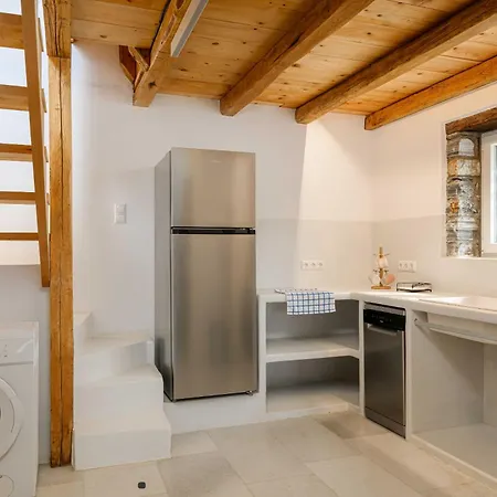 Pantotina Kaloxylos Naxos * Khalkíon