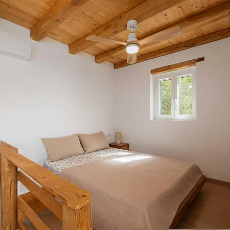 Pantotina Kaloxylos Naxos Feriehus