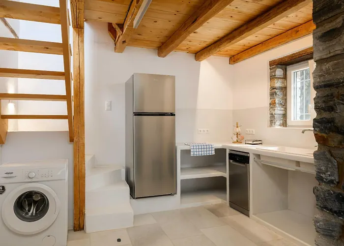 Pantotina Kaloxylos Naxos * Khalkíon