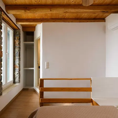 Pantotina Kaloxylos Naxos Khalkíon